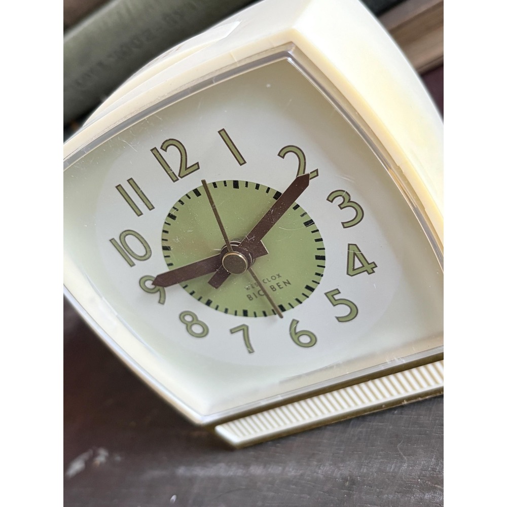 Westclox Alarm Clock Stadium Face Cream Green Desktop Bedside Timepiece Prop